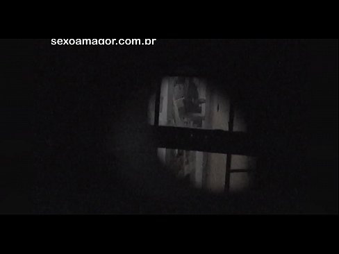 ❤️ Blondiin saab salaja videolevi naabruskonna voyeuri poolt peidetud õõnsate telliskivide taha peidetud ❤️ Pornovideo at us ❌️